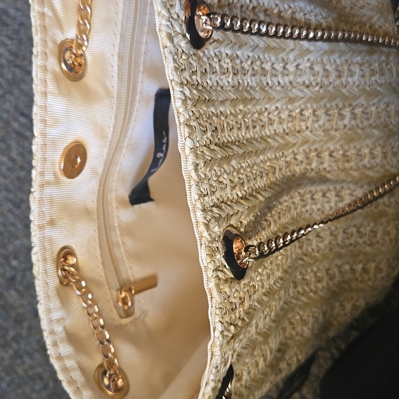 Lulu's Beige Woven Tote with Gold Chains - Picture 8 of 13